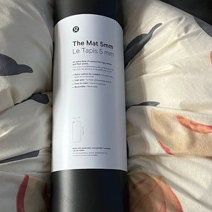 lululemon black yoga mat